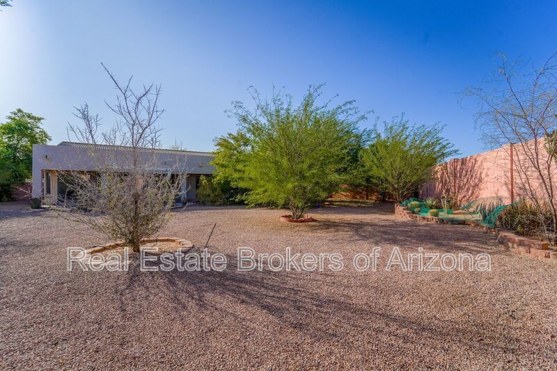 Oversized Lot + Dual Garages! 3 Bed + Den in Mountain Vista property image