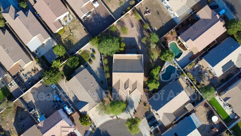 Oversized Lot + Dual Garages! 3 Bed + Den in Mountain Vista property image
