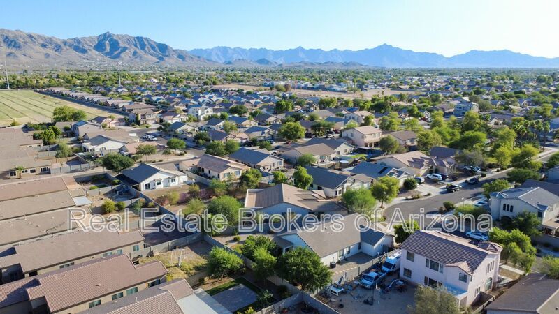 Oversized Lot + Dual Garages! 3 Bed + Den in Mountain Vista property image