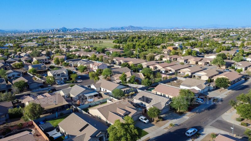 Oversized Lot + Dual Garages! 3 Bed + Den in Mountain Vista property image