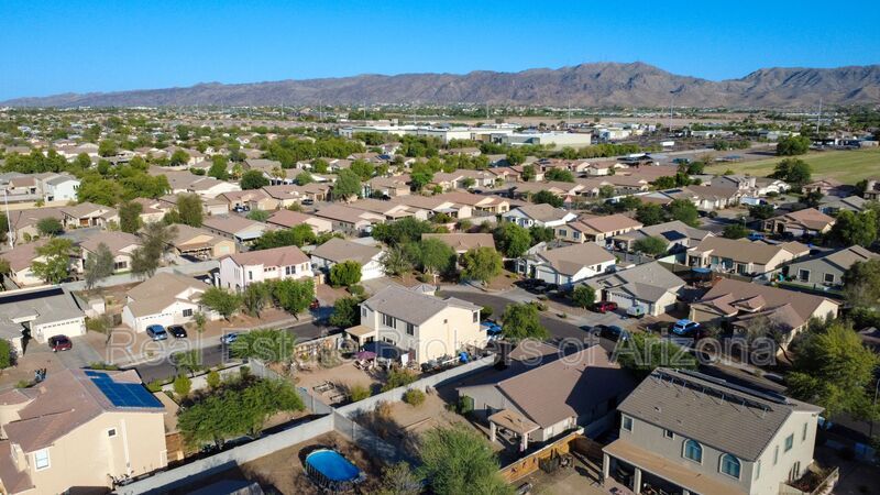 Oversized Lot + Dual Garages! 3 Bed + Den in Mountain Vista property image